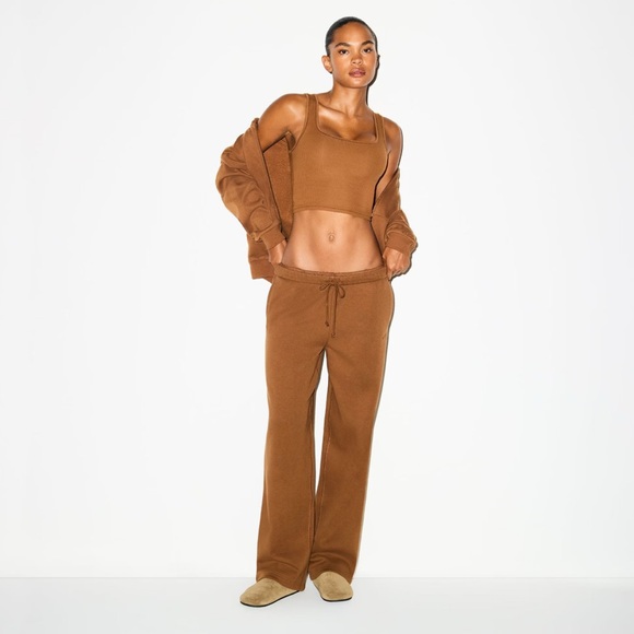 SKIMS Tops - Skims classic fleece 2 piece set hoodie and pants bison sz small Nwt